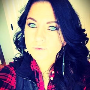 Meet your Posher, Adena